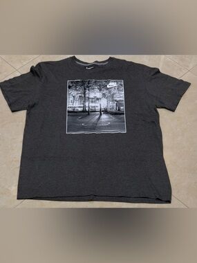 Nike Men’s Charcoal Graphic Short Sleeve Tee XXL . New w/o tags